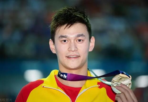 孙杨  &mdash;&mdash;是世界泳坛史上唯一一位集200米、400米和1500米的奥运会、世锦赛大满贯的男子选手。